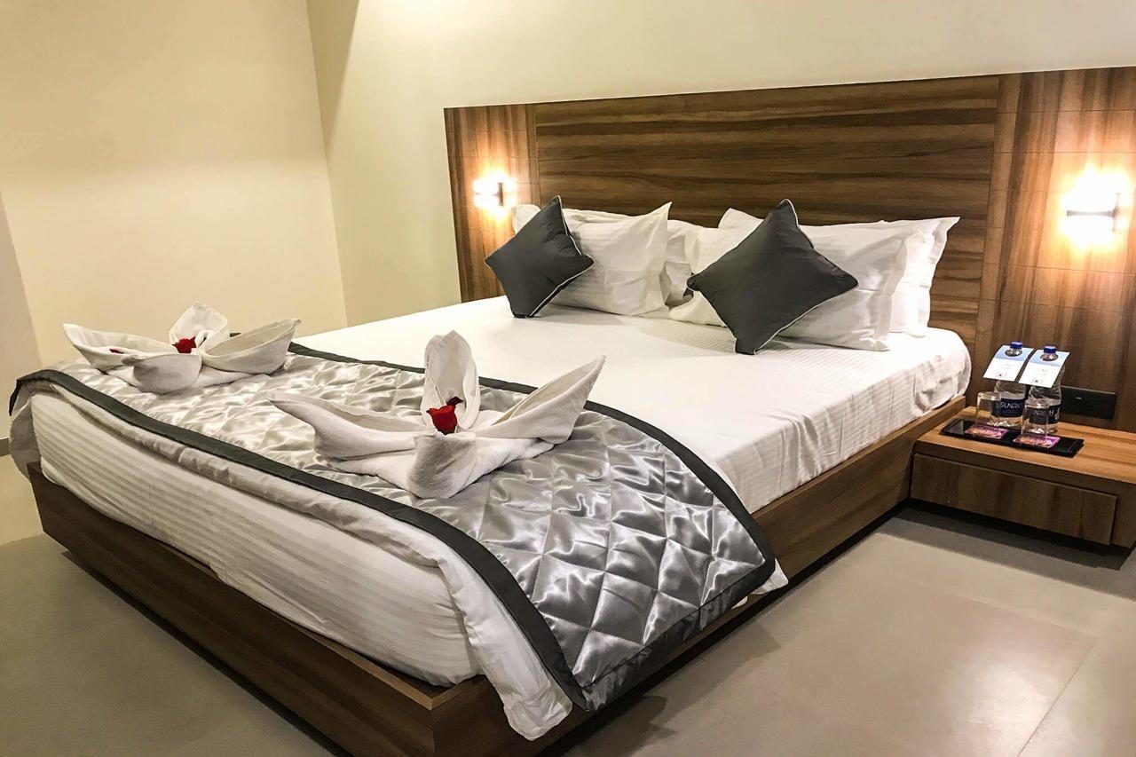 Kyriad Hotel Solapur By Othpl Eksteriør bilde