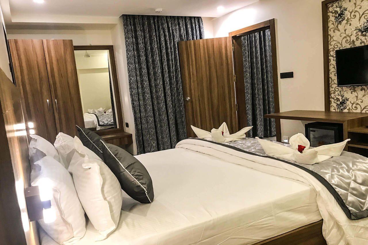 Kyriad Hotel Solapur By Othpl Eksteriør bilde