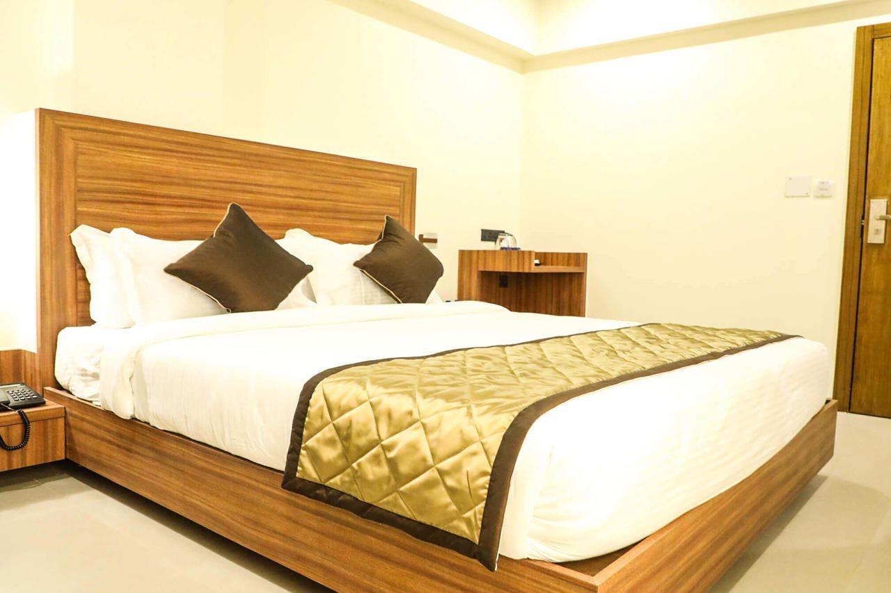 Kyriad Hotel Solapur By Othpl Eksteriør bilde