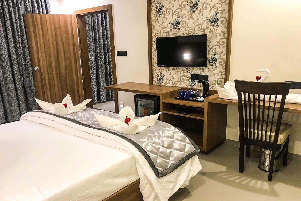 Kyriad Hotel Solapur By Othpl Eksteriør bilde