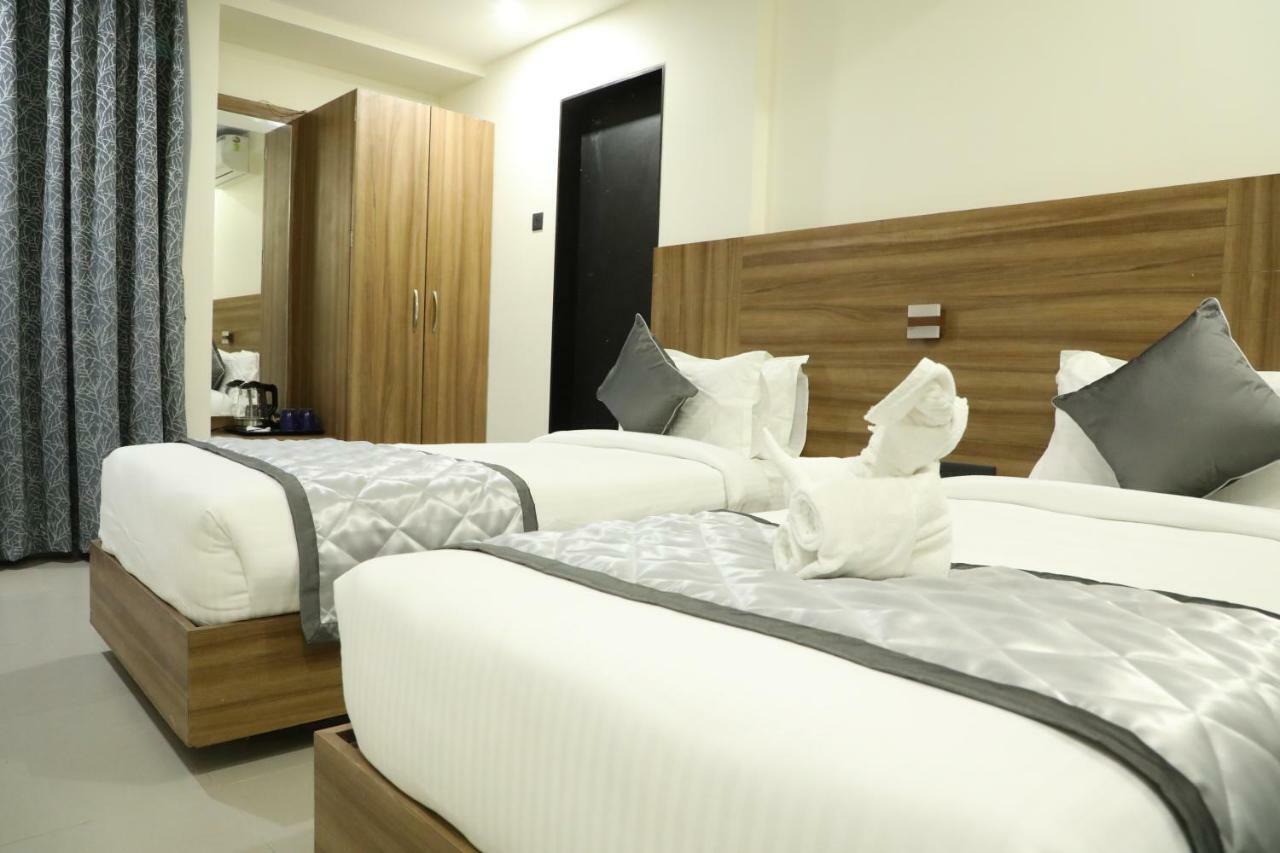 Kyriad Hotel Solapur By Othpl Eksteriør bilde
