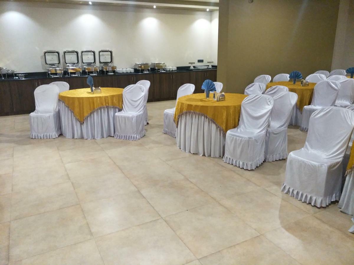 Kyriad Hotel Solapur By Othpl Eksteriør bilde