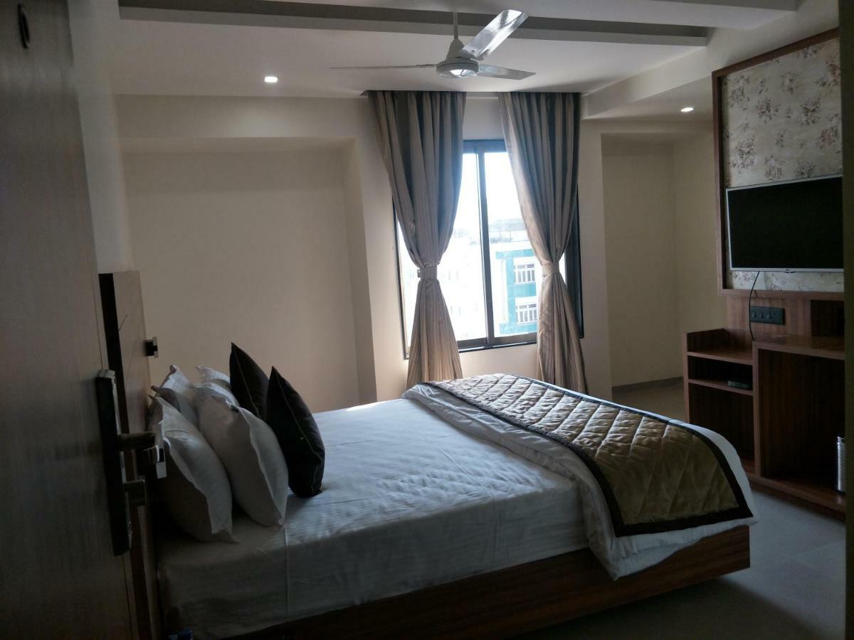 Kyriad Hotel Solapur By Othpl Eksteriør bilde