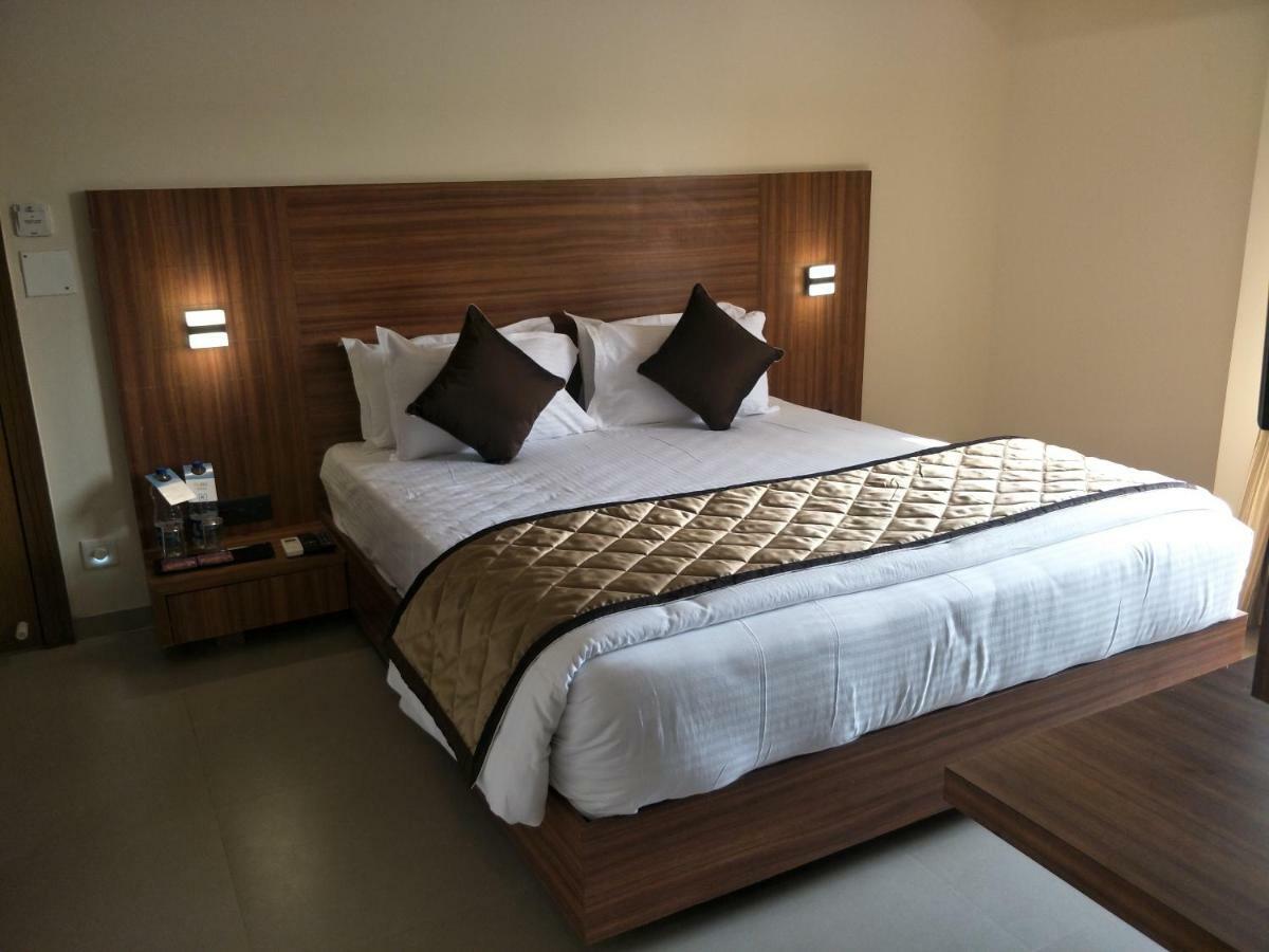 Kyriad Hotel Solapur By Othpl Eksteriør bilde