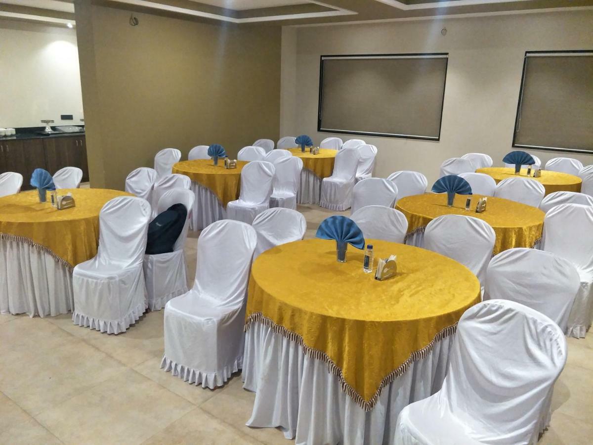 Kyriad Hotel Solapur By Othpl Eksteriør bilde