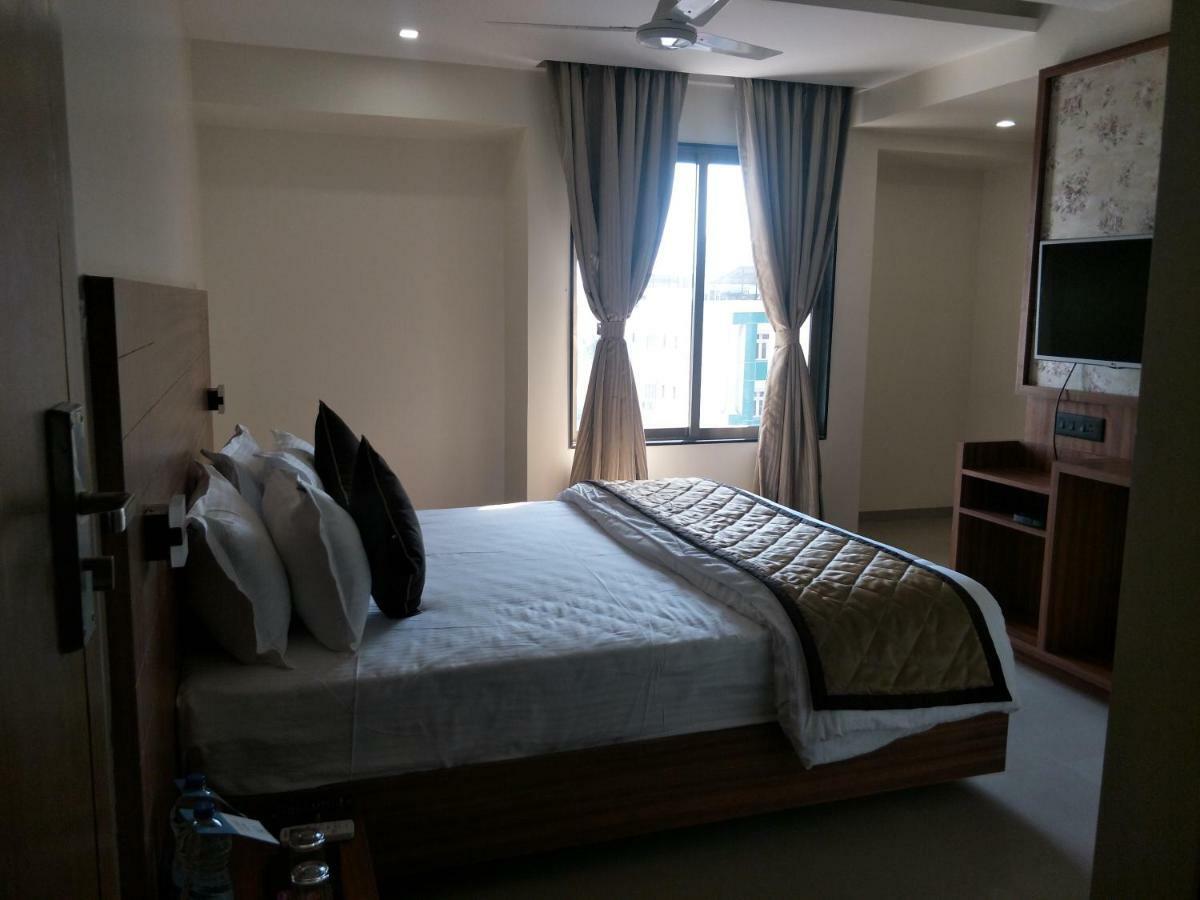 Kyriad Hotel Solapur By Othpl Eksteriør bilde