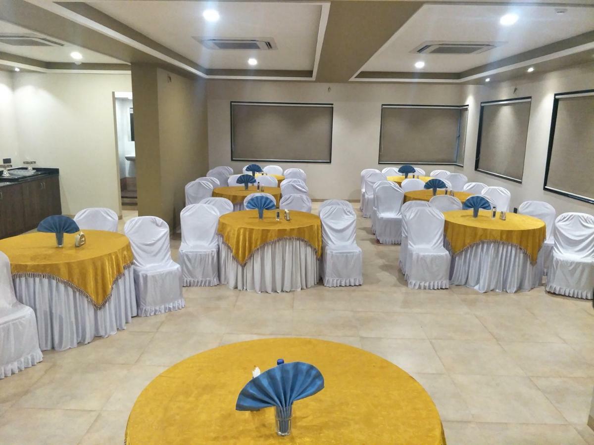 Kyriad Hotel Solapur By Othpl Eksteriør bilde