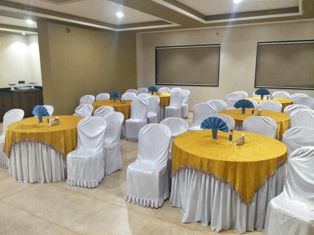 Kyriad Hotel Solapur By Othpl Eksteriør bilde