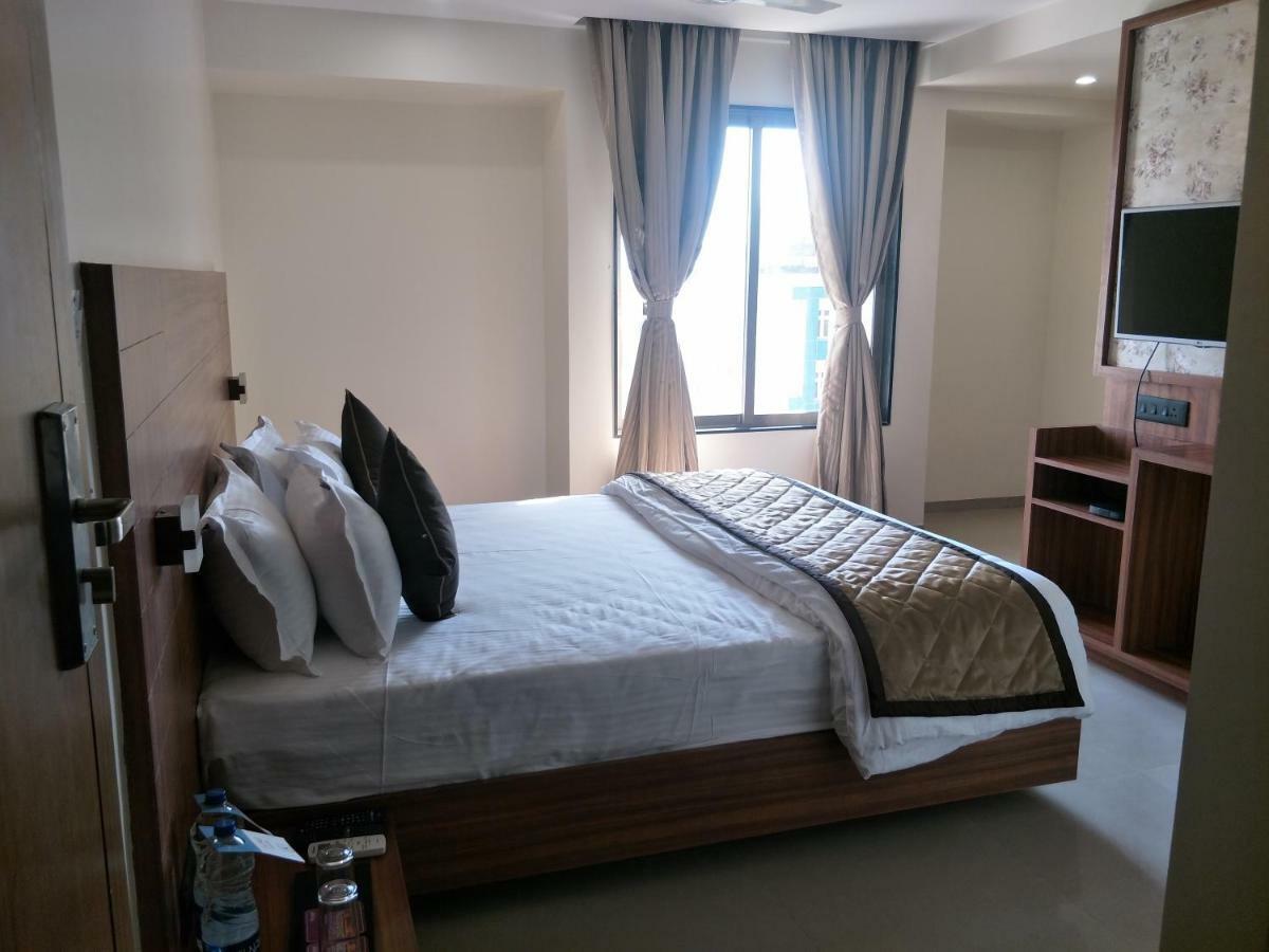 Kyriad Hotel Solapur By Othpl Eksteriør bilde