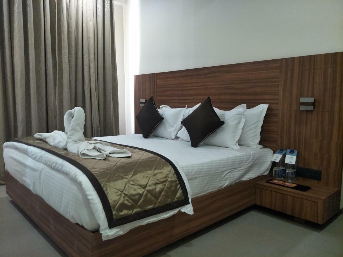 Kyriad Hotel Solapur By Othpl Eksteriør bilde