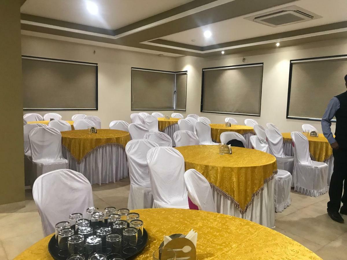 Kyriad Hotel Solapur By Othpl Eksteriør bilde