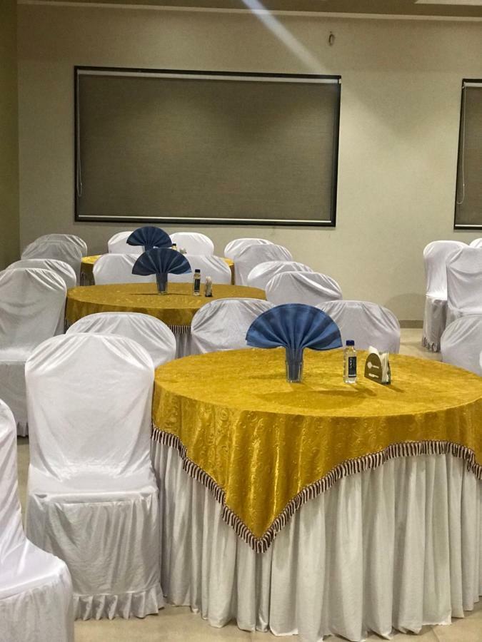 Kyriad Hotel Solapur By Othpl Eksteriør bilde