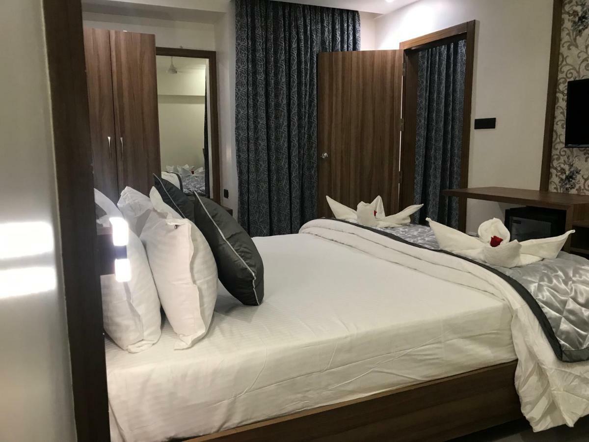 Kyriad Hotel Solapur By Othpl Eksteriør bilde