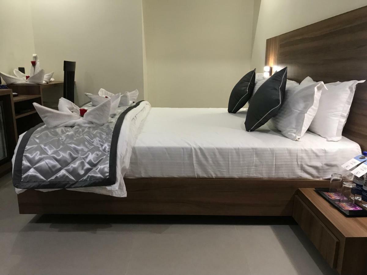 Kyriad Hotel Solapur By Othpl Eksteriør bilde