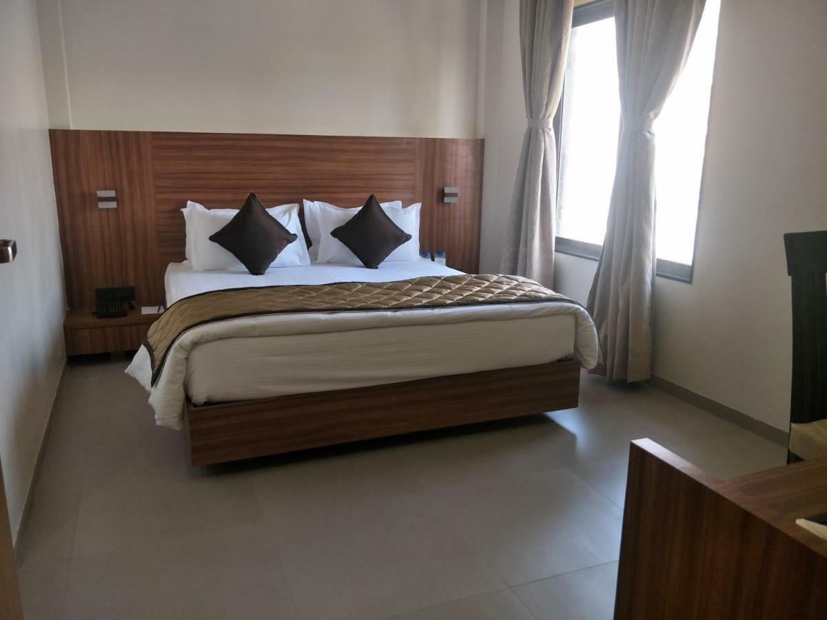 Kyriad Hotel Solapur By Othpl Eksteriør bilde