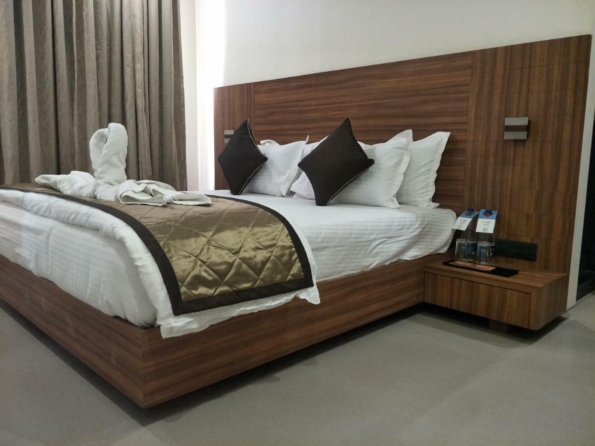 Kyriad Hotel Solapur By Othpl Eksteriør bilde