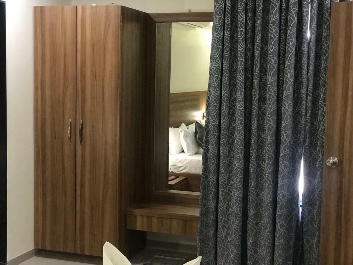 Kyriad Hotel Solapur By Othpl Eksteriør bilde